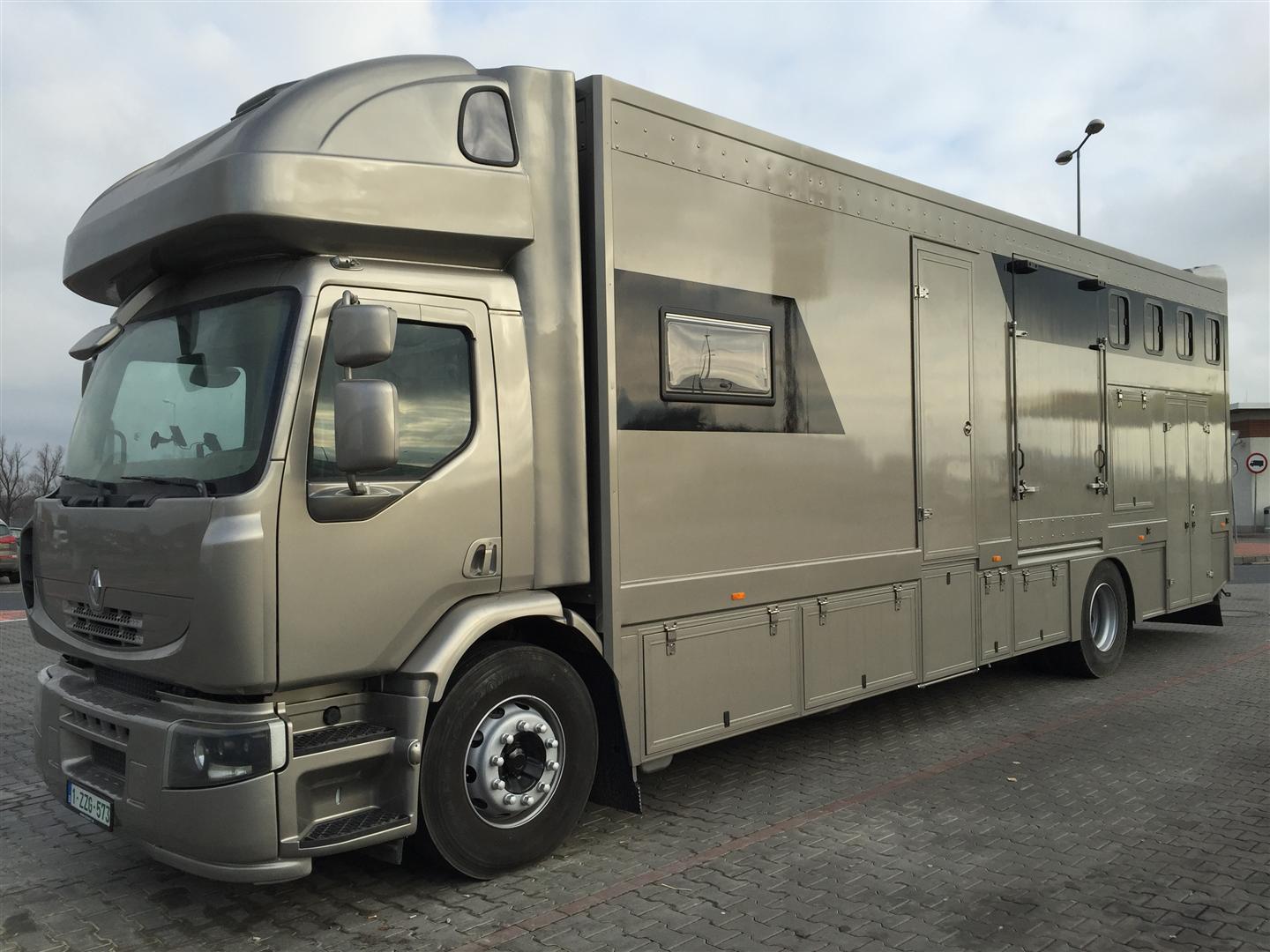 Gemaakt van tong hoeveelheid verkoop Renault 6 paards vrachtwagen met mobilhome | Equimatt